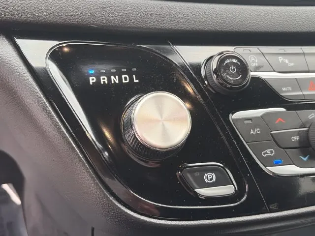 Chrysler Pacifica photo 35