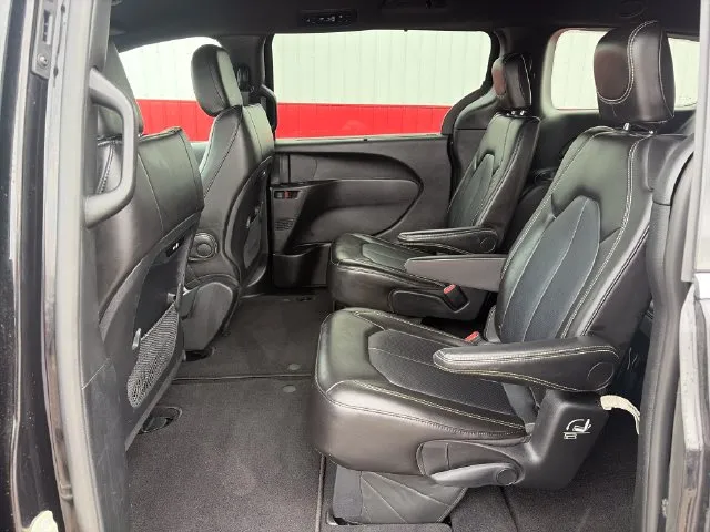 Chrysler Pacifica photo 39