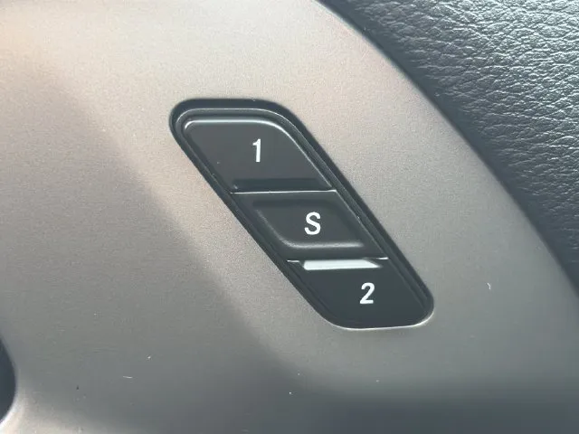 Chrysler Pacifica photo 51