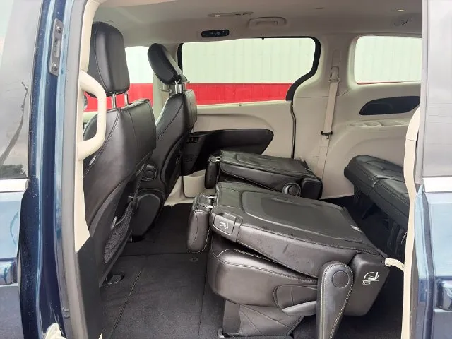 Chrysler Pacifica photo 41