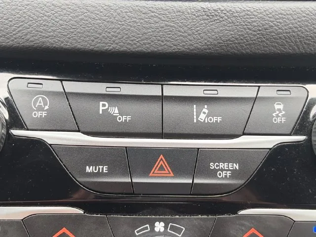 Chrysler Pacifica photo 49