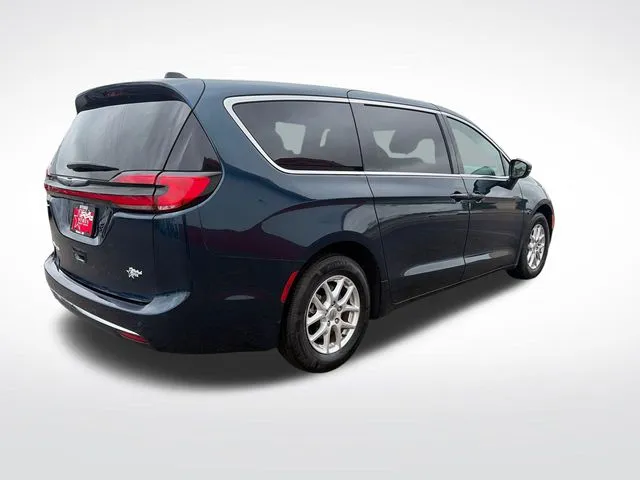Chrysler Pacifica photo 8