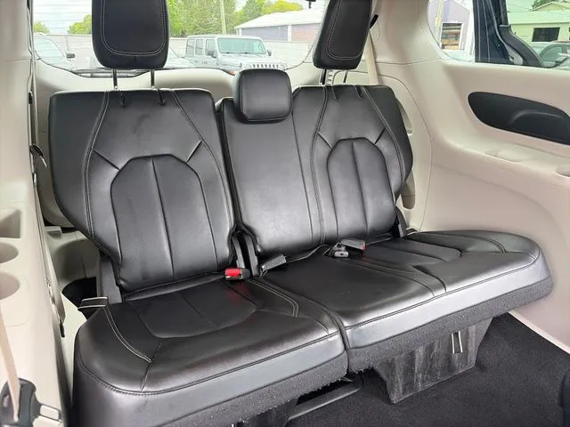 Chrysler Pacifica photo 40