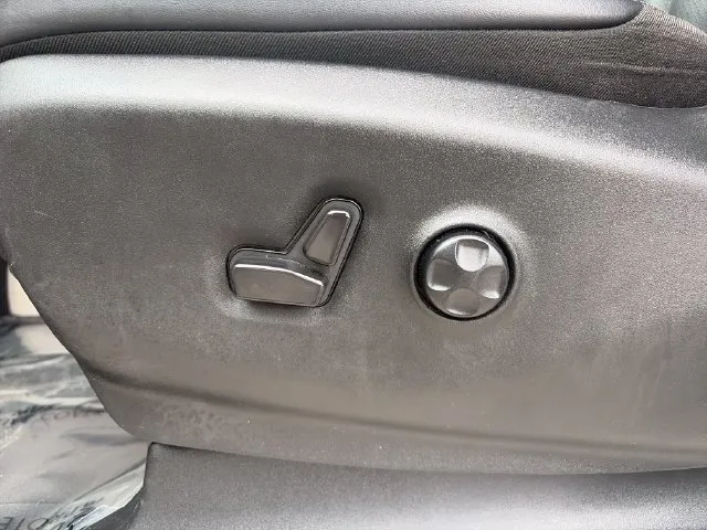 Chrysler Pacifica photo 27