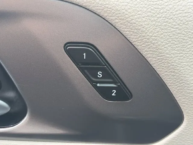 Chrysler Pacifica photo 51
