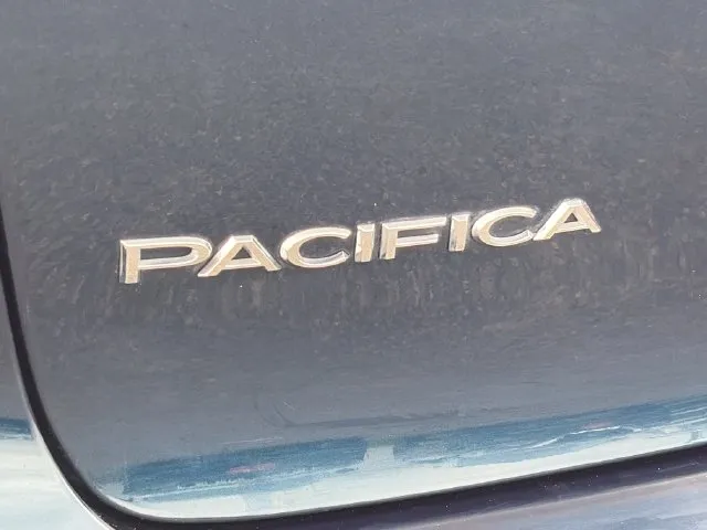 Chrysler Pacifica photo 21