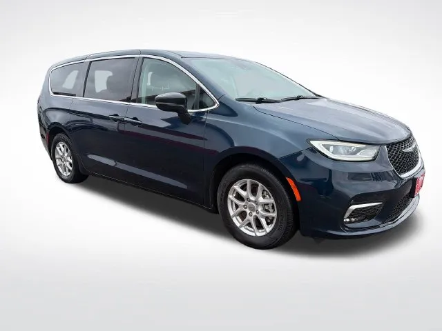 Chrysler Pacifica photo 10