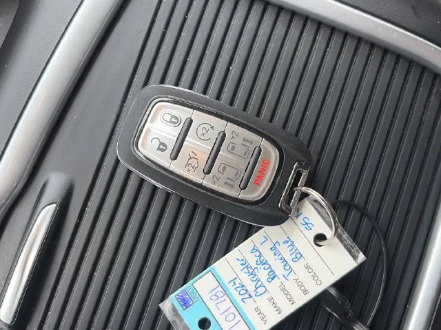 Chrysler Pacifica photo 56