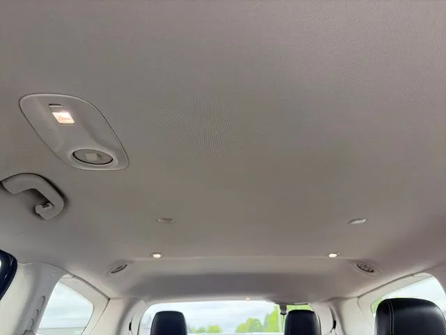 Chrysler Pacifica photo 24