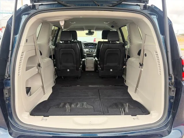 Chrysler Pacifica photo 44
