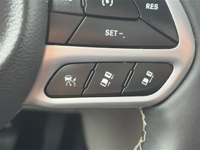 Chrysler Pacifica photo 47
