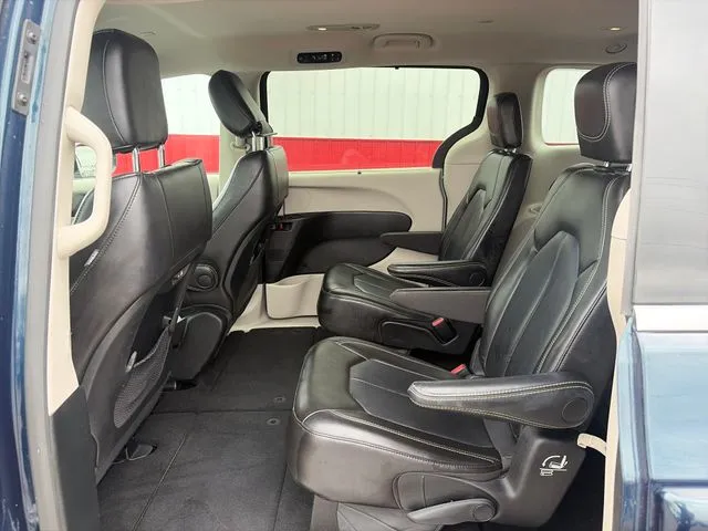 Chrysler Pacifica photo 39