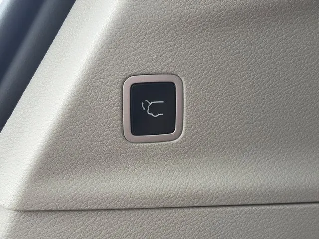 Chrysler Pacifica photo 45