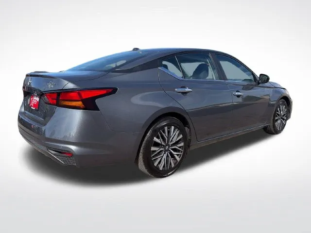 Nissan Altima photo 7