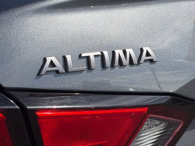 Nissan Altima photo 20