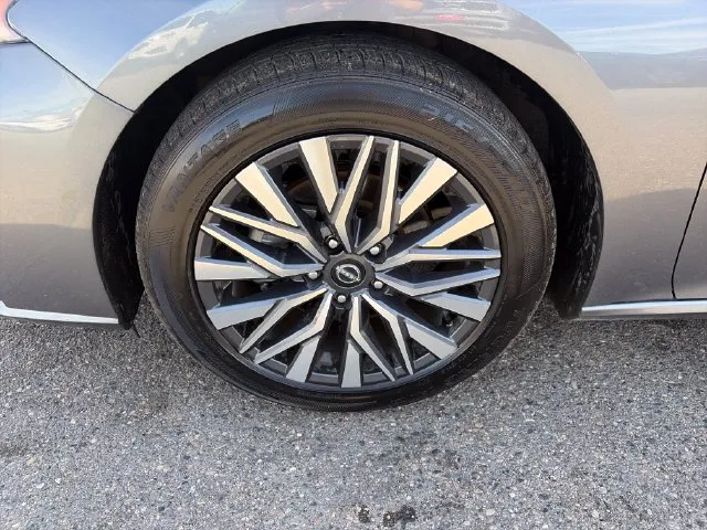 Nissan Altima photo 11