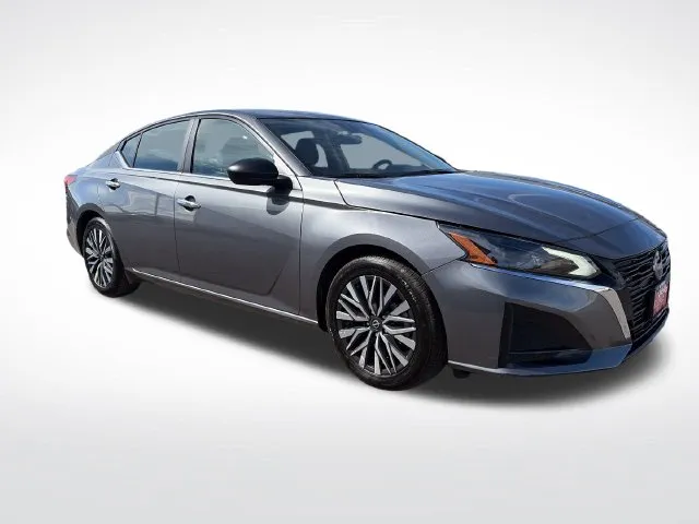 Nissan Altima photo 9