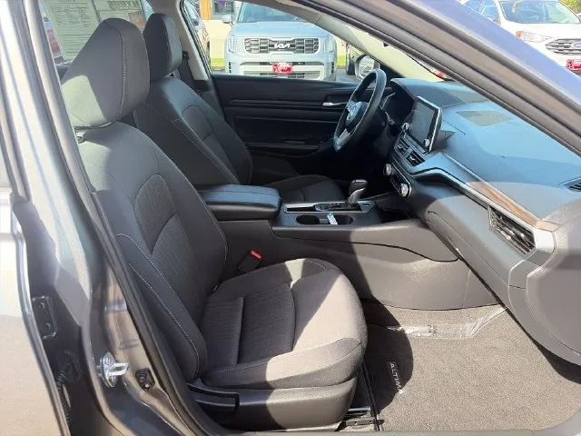 Nissan Altima photo 22