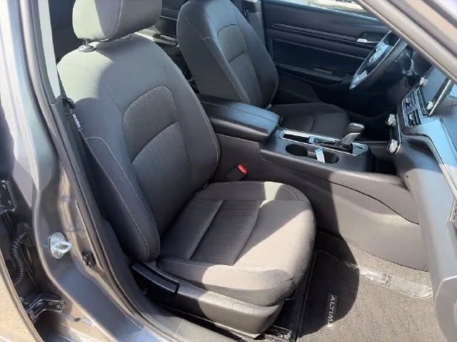 Nissan Altima photo 36