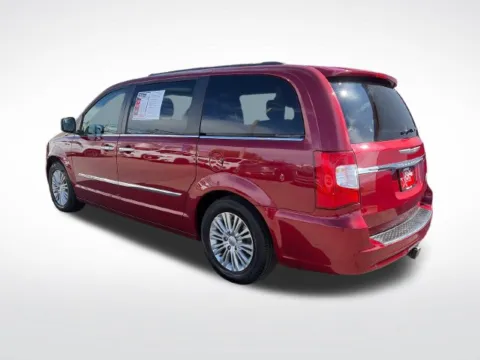 More photos of 2016 Chrysler Town & Country Touring-L at Nyhus Family Sales, MN