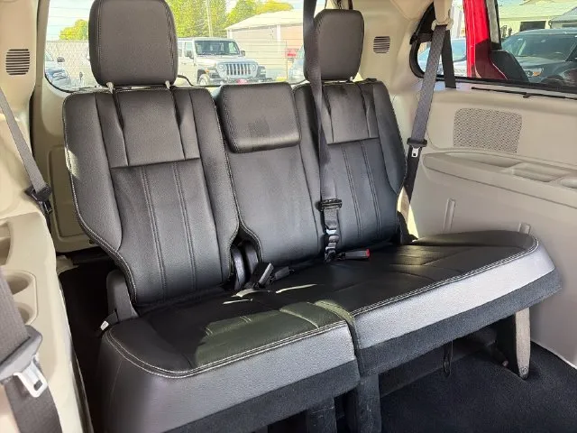 Chrysler Town and Country photo 42