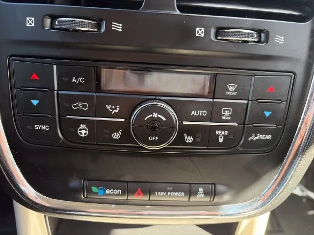 Chrysler Town and Country photo 50