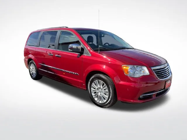 Chrysler Town and Country photo 11