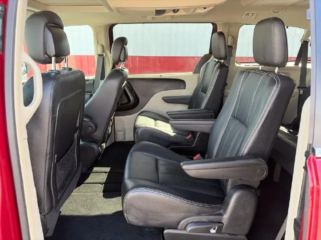 Chrysler Town and Country photo 41