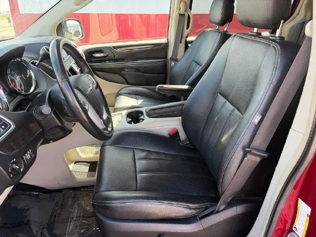 Chrysler Town and Country photo 40