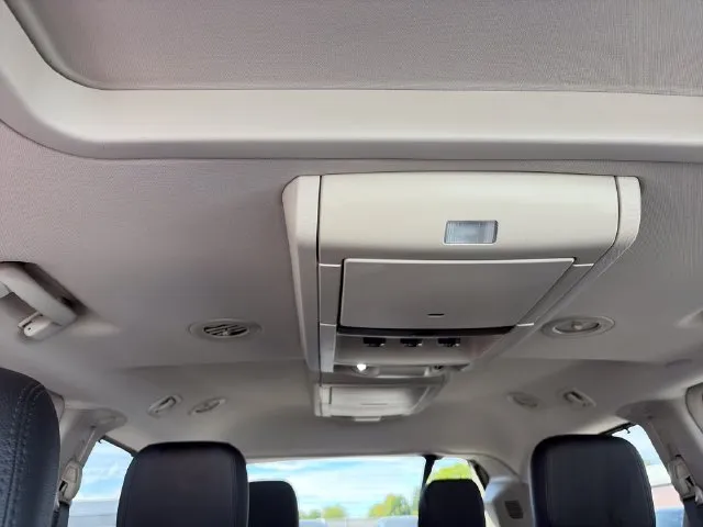 Chrysler Town and Country photo 38