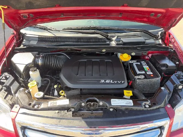 Chrysler Town and Country photo 52