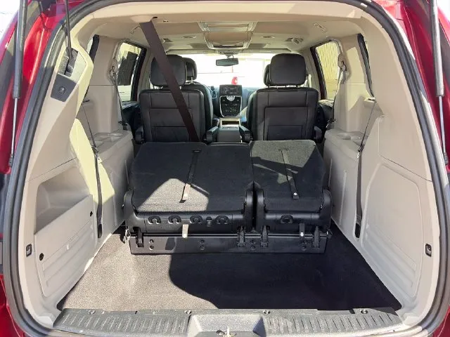Chrysler Town and Country photo 45
