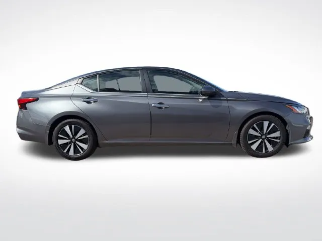 Nissan Altima photo 9