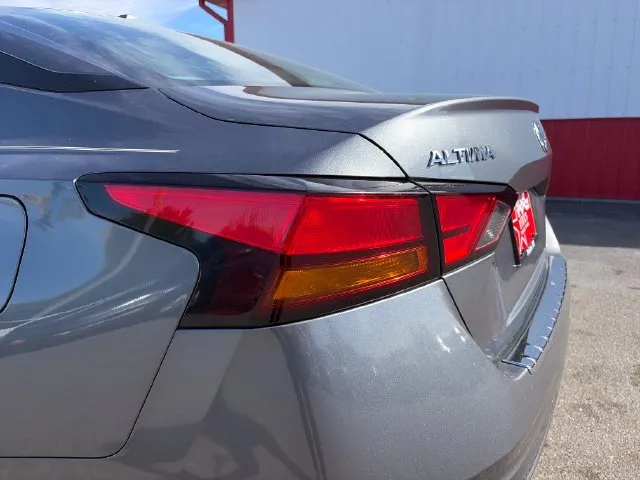 Nissan Altima photo 20