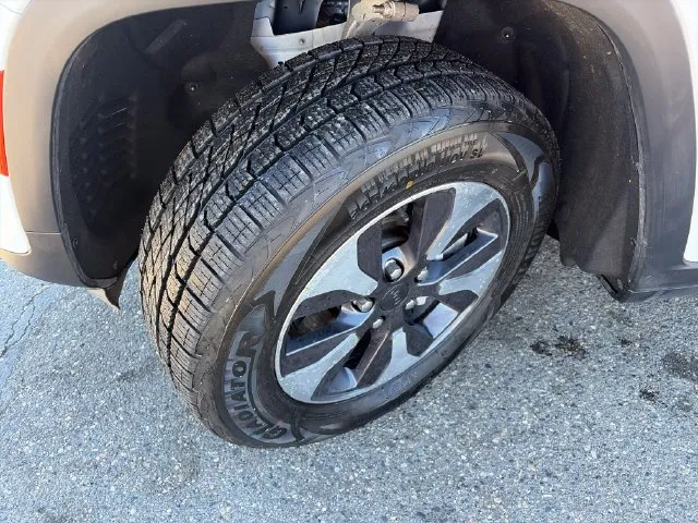 Jeep Grand Cherokee photo 18