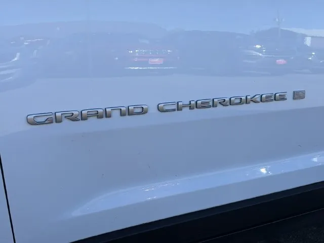 Jeep Grand Cherokee photo 22