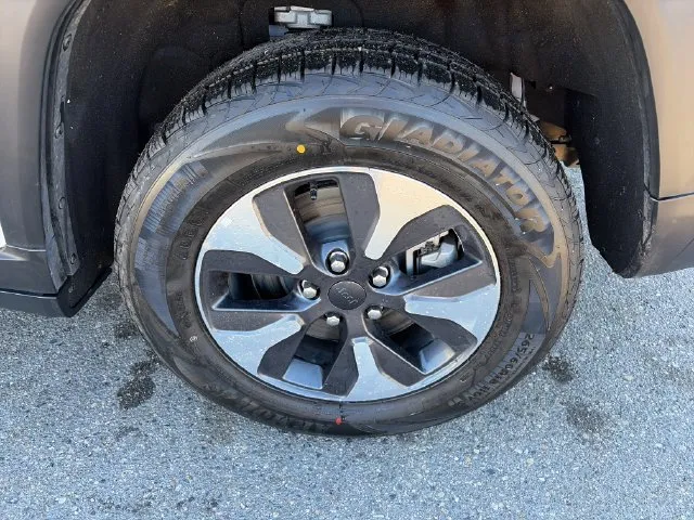 Jeep Grand Cherokee photo 16