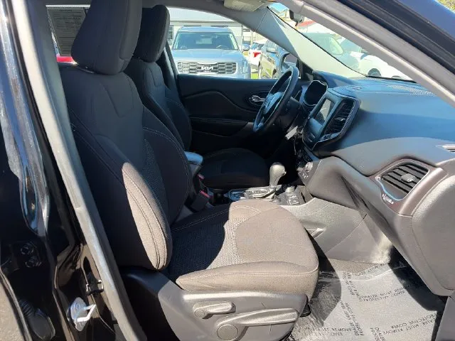 Jeep Cherokee photo 22