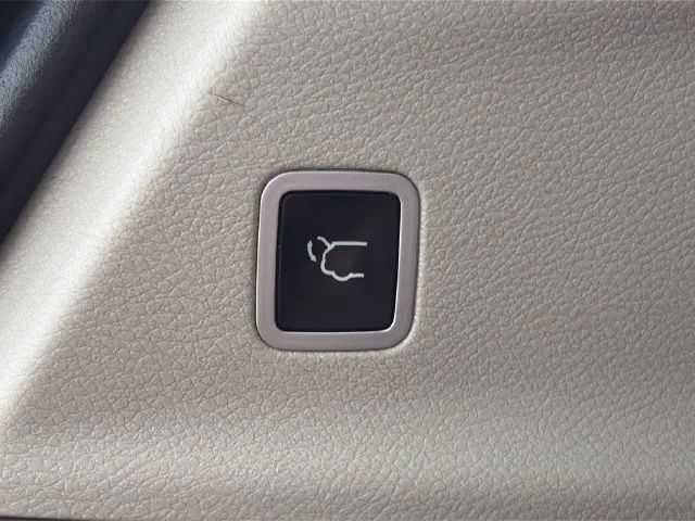 Chrysler Pacifica photo 45