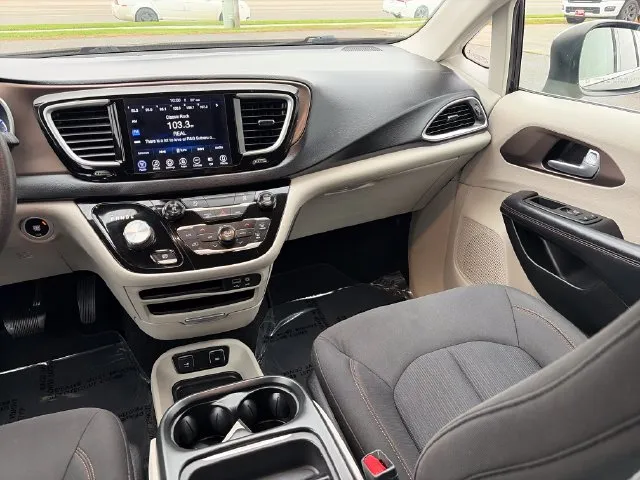 Chrysler Pacifica photo 33