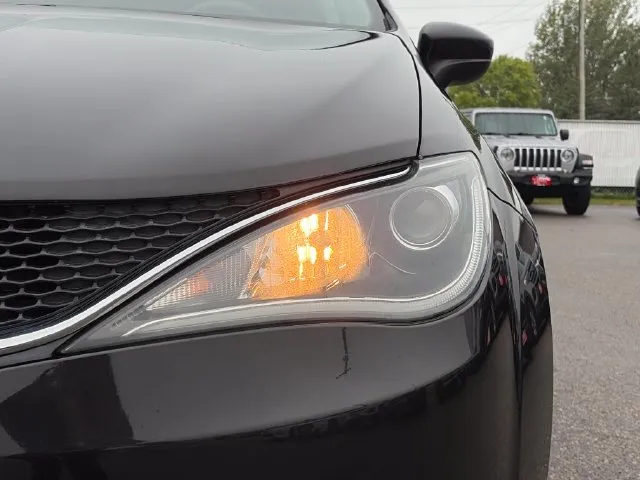 Chrysler Pacifica photo 18