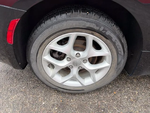 Chrysler Pacifica photo 16
