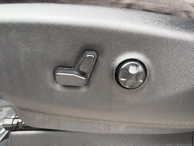 Chrysler Pacifica photo 27