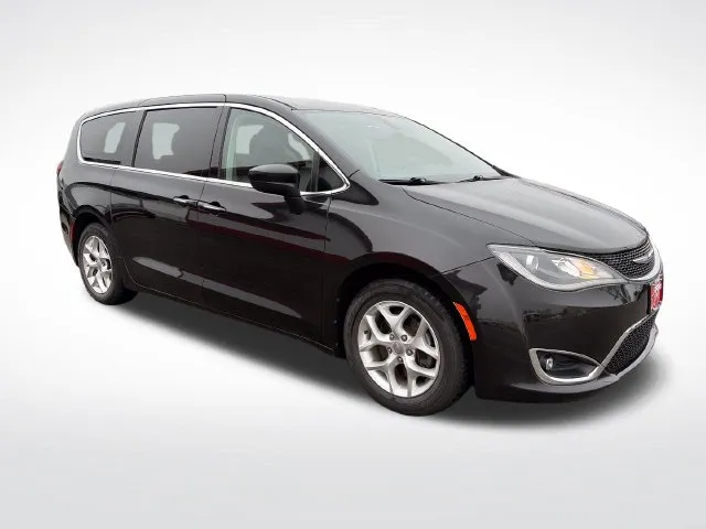 Chrysler Pacifica photo 10