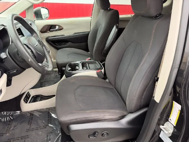 Chrysler Pacifica photo 38