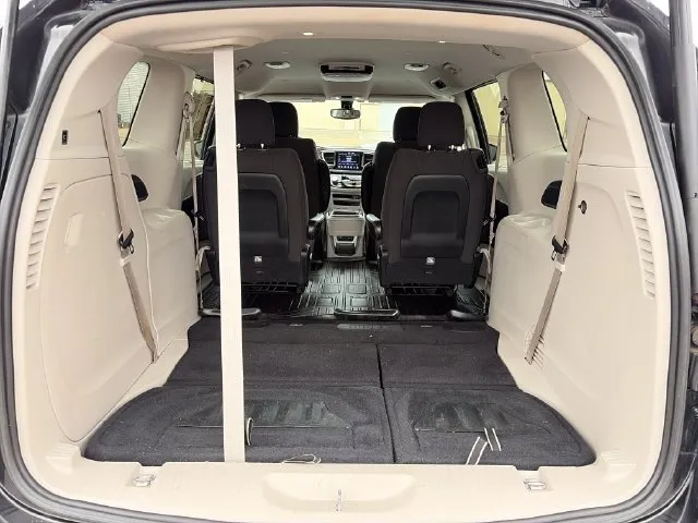 Chrysler Pacifica photo 44