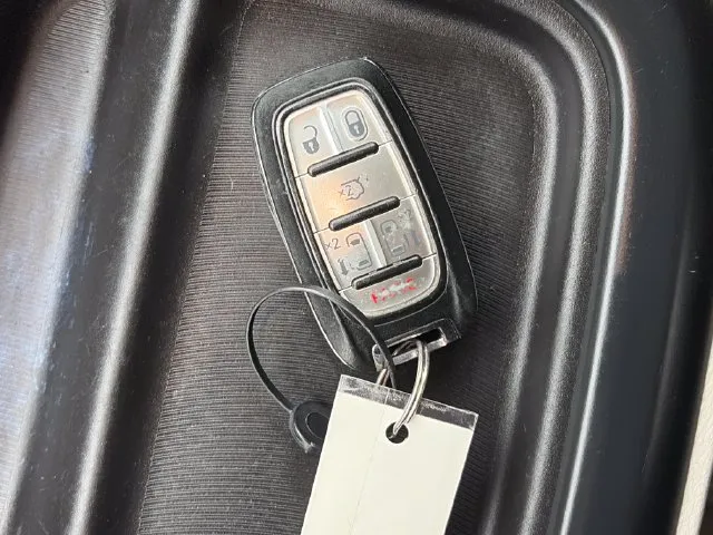 Chrysler Pacifica photo 51