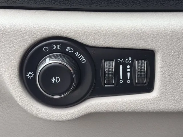 Chrysler Pacifica photo 57