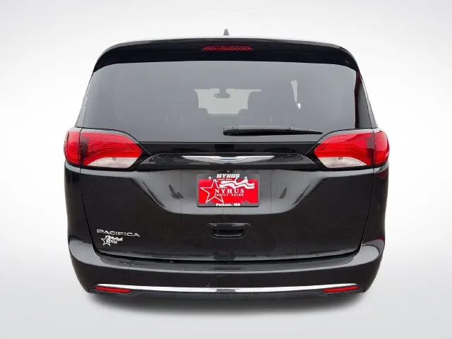 Chrysler Pacifica photo 5