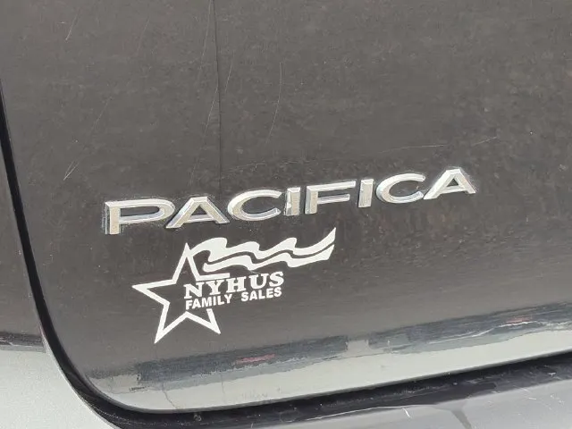 Chrysler Pacifica photo 21